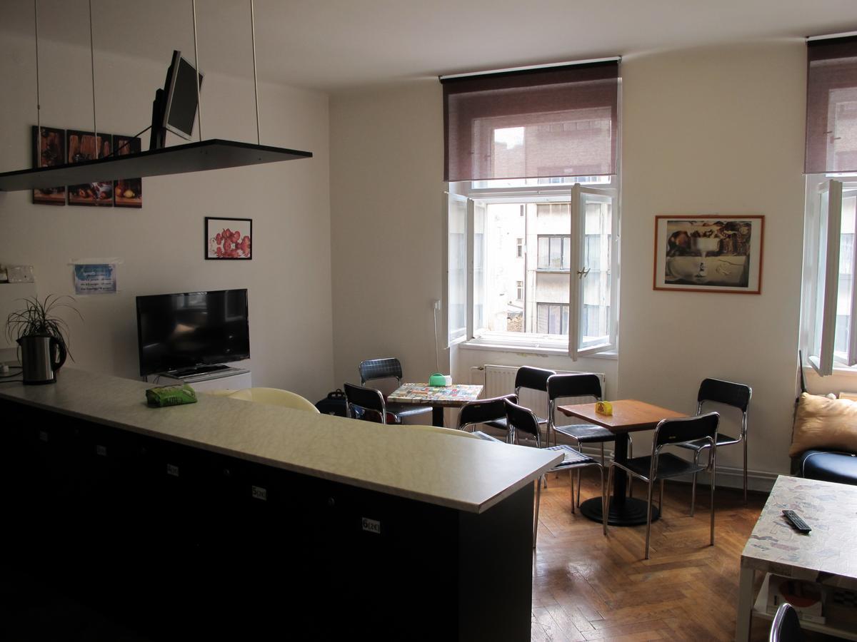 All Seasons Hostel Prague Exterior photo