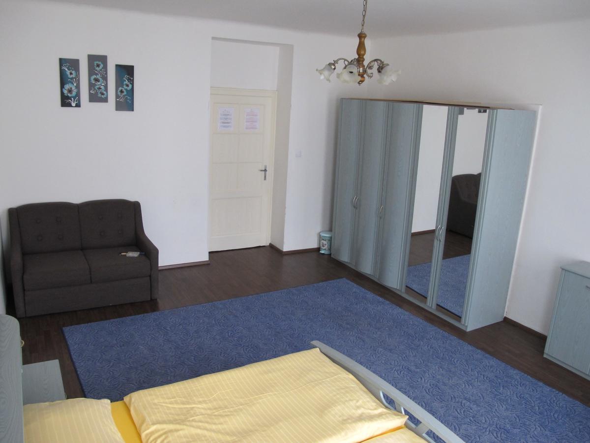 All Seasons Hostel Prague Exterior photo